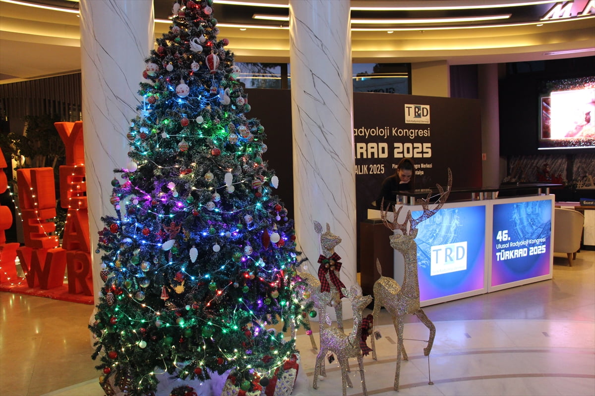 Bu yıl yaklaşık 17 milyon yabancı turistin ziyaret ettiği Antalya'da oteller, Noel ve yılbaşı...