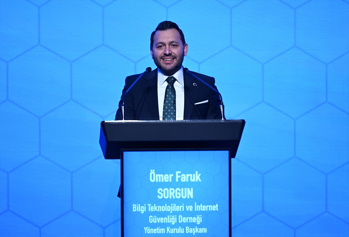 Türkiye'deki gençlerin yapay zeka alanında beceri kazanmalarını desteklemek amacıyla düzenlenen ve...