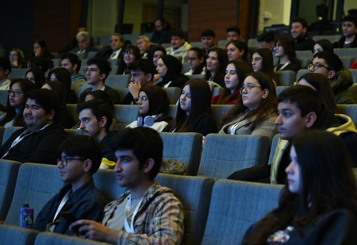 Türkiye'deki gençlerin yapay zeka alanında beceri kazanmalarını desteklemek amacıyla düzenlenen ve...