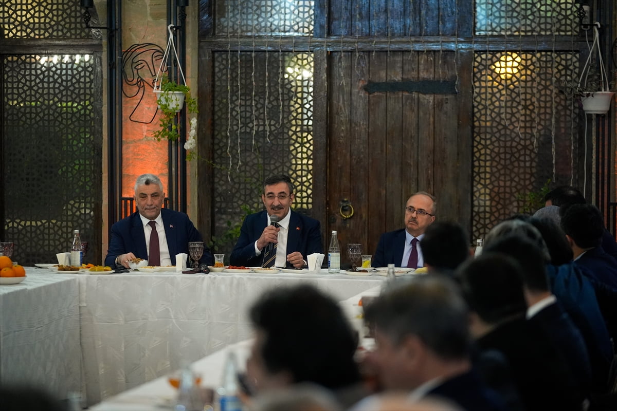 Cumhurbaşkanı Yardımcısı Cevdet Yılmaz, Azerbaycan'ın başkenti Bakü'deki bir restoranda, Ticaret...