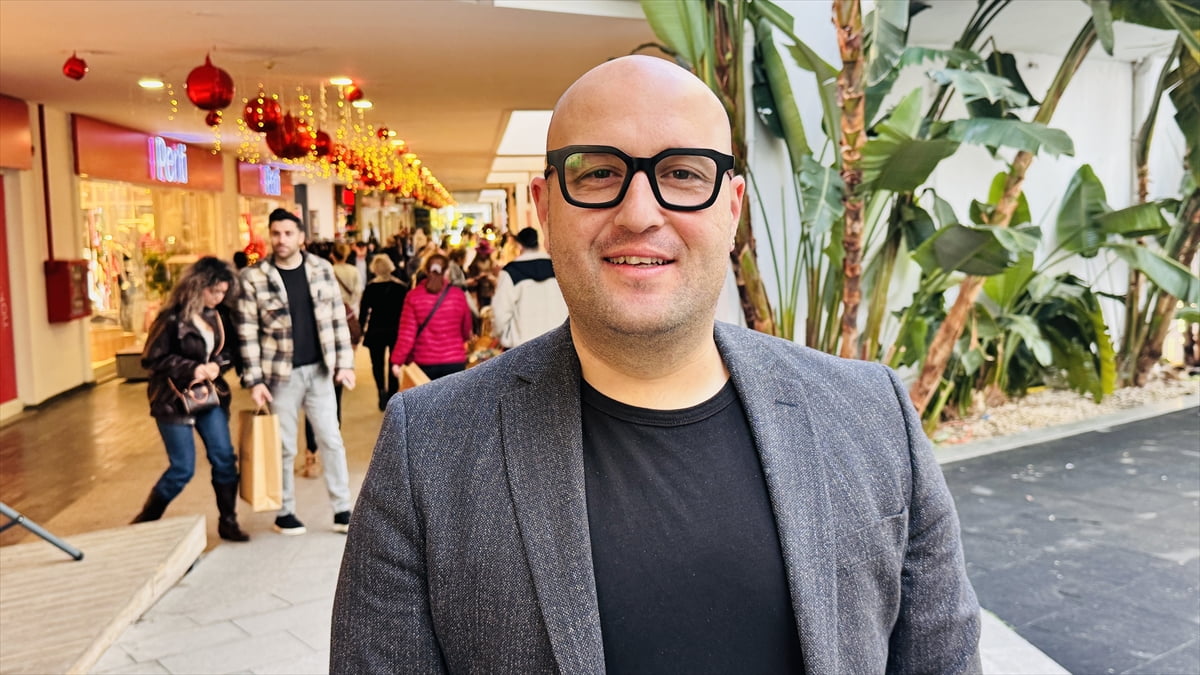 Türkiye'nin gözde turizm merkezlerinden Muğla'nın Bodrum ilçesi, ışıl ışıl süslenmiş sokakları...