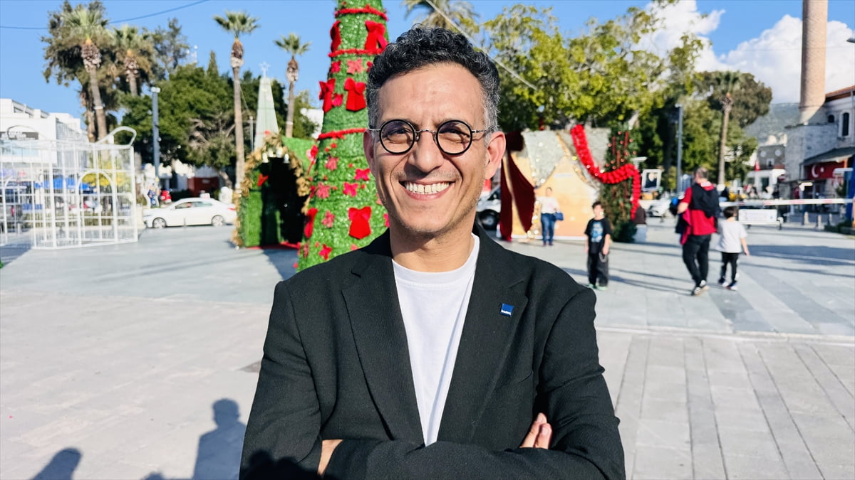 Türkiye'nin gözde turizm merkezlerinden Muğla'nın Bodrum ilçesi, ışıl ışıl süslenmiş sokakları...