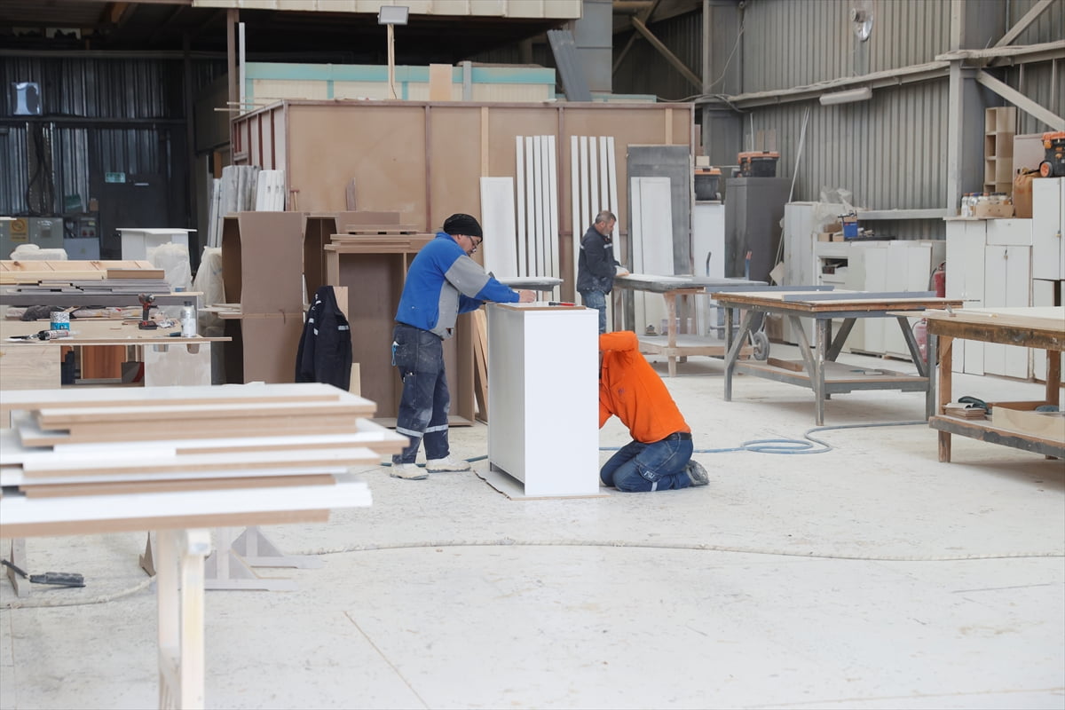 Muğla'nın Bodrum ilçesinde faaliyet gösteren tersane ve atölyelerde lüks yat ve tekne imalatı, kış...