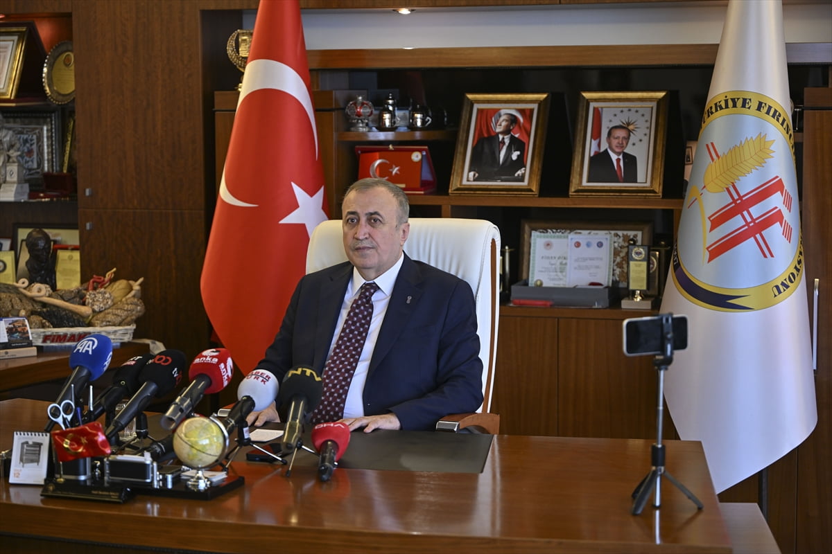 Türkiye Fırıncılar Federasyonu Başkanı Halil İbrahim Balcı, Federasyon Genel Merkezi'nde...