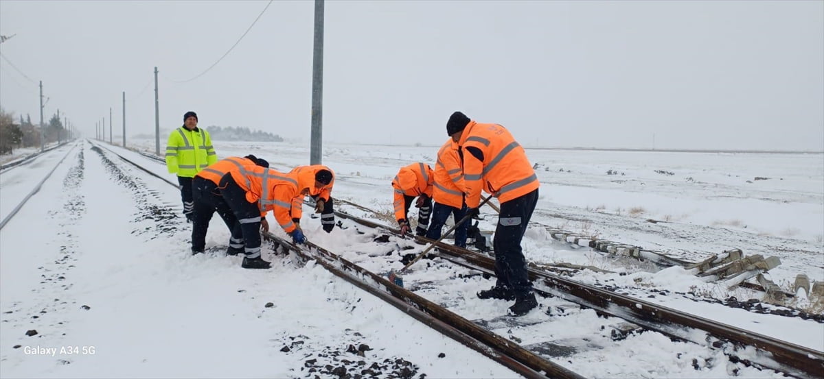 Türkiye Cumhuriyeti Devlet Demiryolları (TCDD) Genel Müdürlüğü, yoğun kar yağışının 13 bin 919...