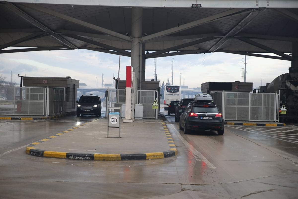 Türkiye'den Avrupa'ya açılan Trakya'daki gümrük kapılarından geçen yıl 15 milyon 395 bin 535 yolcu...