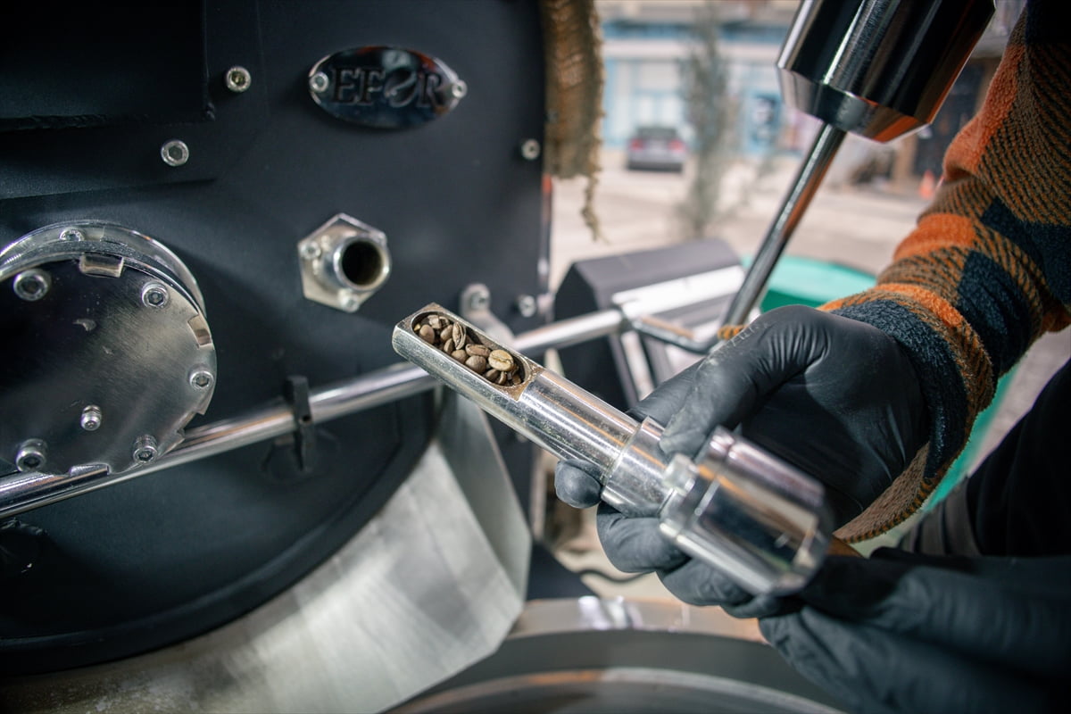 Antalya'da çalıştığı otelde hazırladığı kahveyi turistlerin beğenmemesi üzerine eğitim alıp...