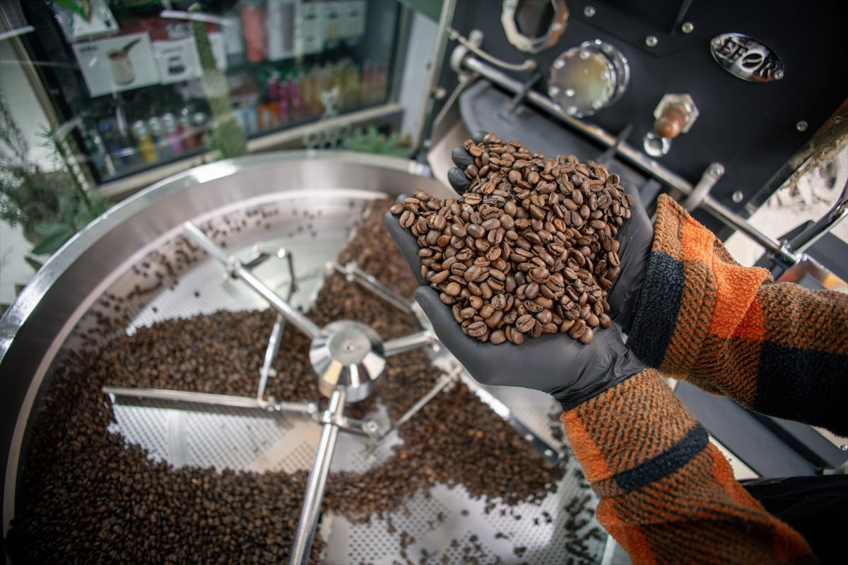 Antalya'da çalıştığı otelde hazırladığı kahveyi turistlerin beğenmemesi üzerine eğitim alıp...