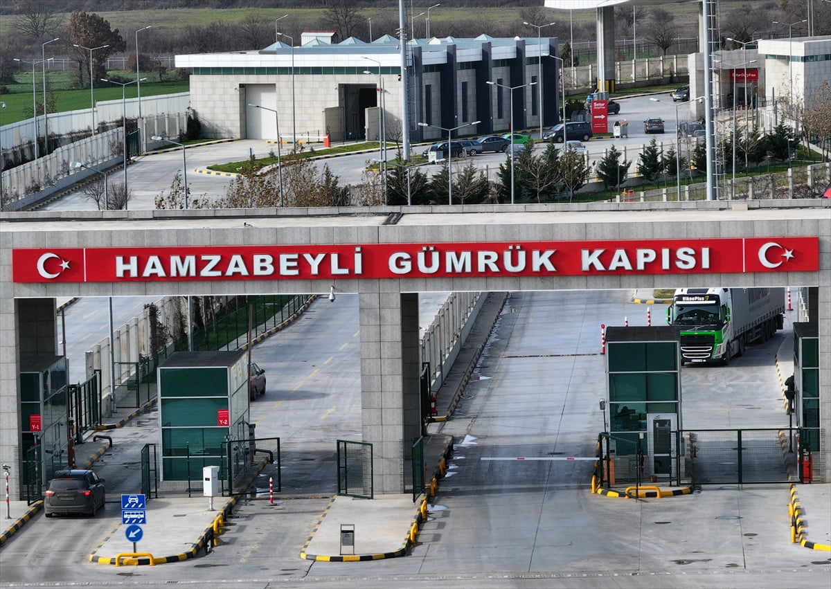 Türkiye'nin Avrupa'ya ihracat taşımalarında Kapıkule Sınır Kapısı ana geçiş noktası olma...