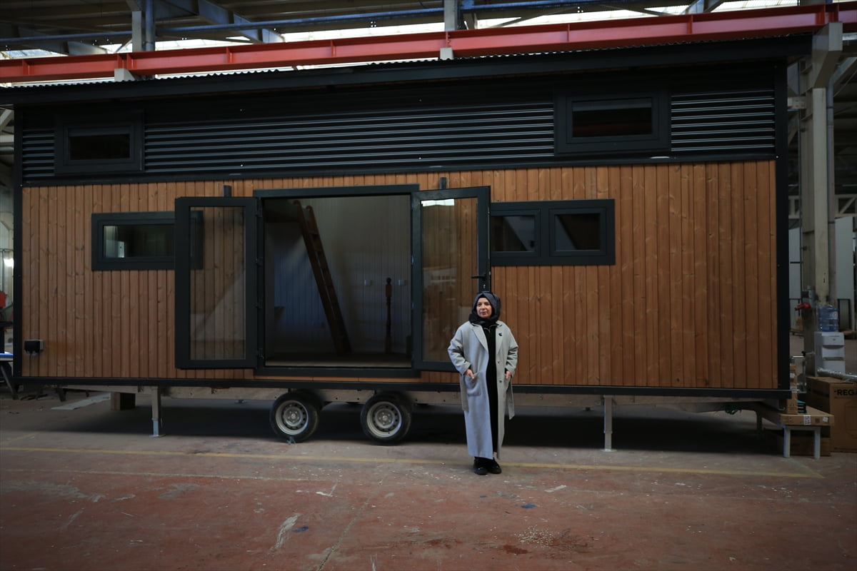 Sakarya'da kadın girişimcinin ürettiği tekerlekli taşınabilir evler 17 ülkeye ihraç...