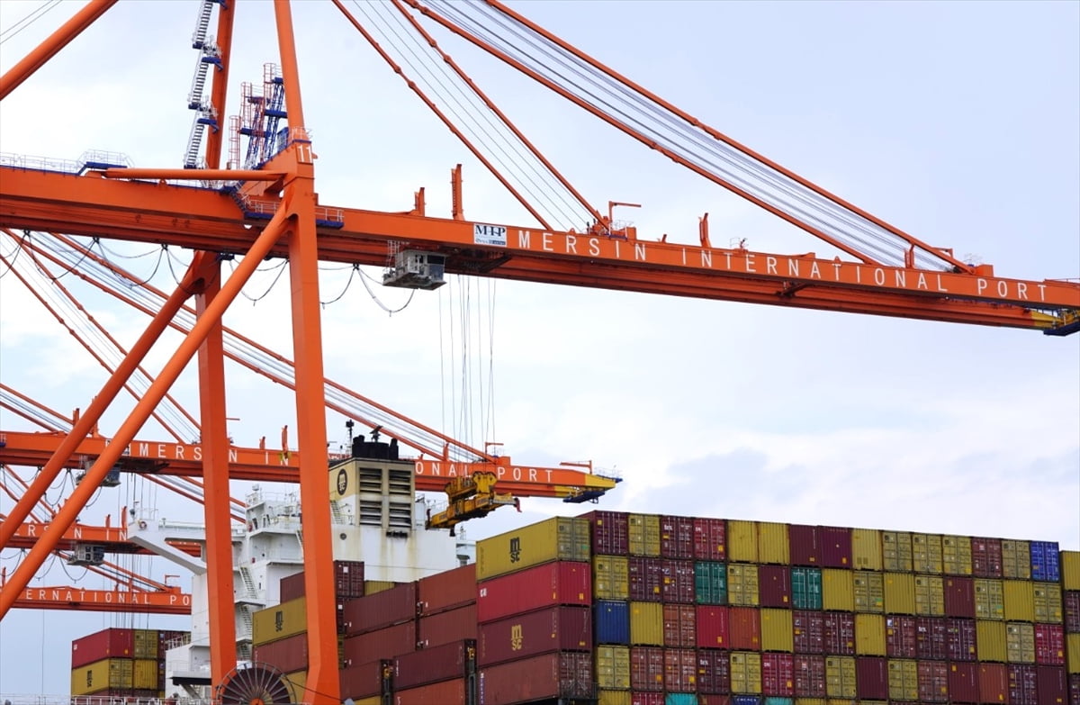 Mersin, Hatay, Adana ve Osmaniye'den geçen yıl 10 milyar 300 milyon 498 bin 700 dolarlık ihracat...