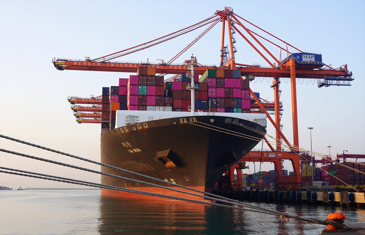 Mersin, Hatay, Adana ve Osmaniye'den geçen yıl 10 milyar 300 milyon 498 bin 700 dolarlık ihracat...