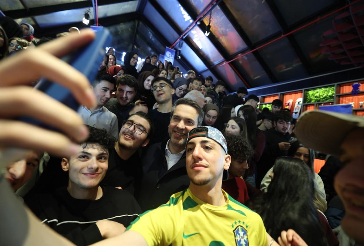 Enerji ve Tabii Kaynaklar Bakanı Alparslan Bayraktar, İstanbul'da Ümraniye Belediyesi Gençlik...