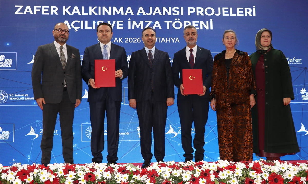 Sanayi ve Teknoloji Bakanı Mehmet Fatih Kacır (sağ 4), çeşitli programlara katılmak üzere geldiği...
