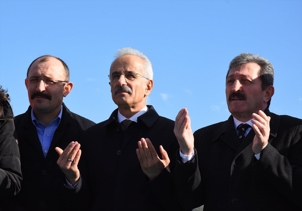 Ulaştırma ve Altyapı Bakanı Abdulkadir Uraloğlu, Samsun'da Yeşilkent Kavşağı'nın açılış törenine...