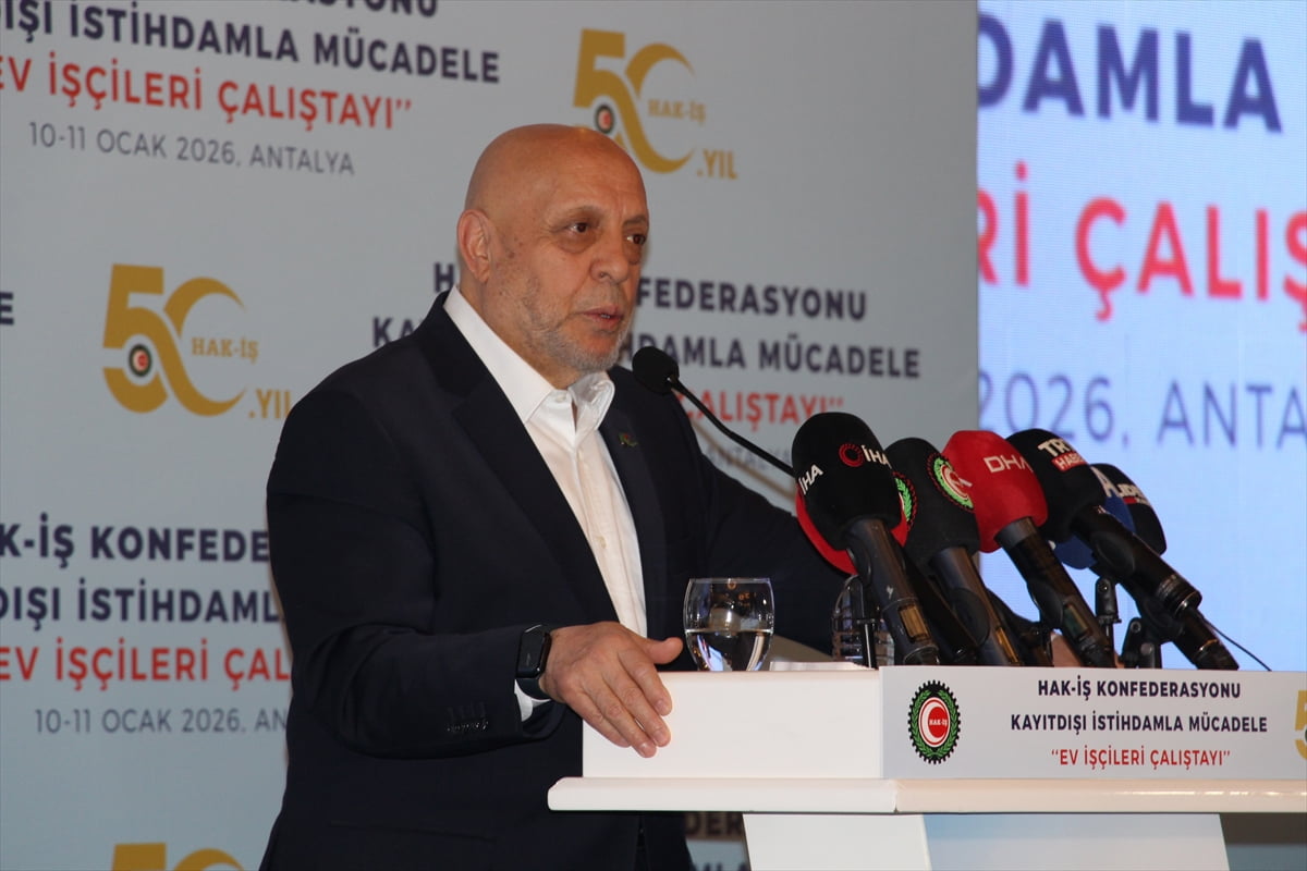 HAK-İŞ tarafından Antalya'da kent merkezindeki bir otelde Kayıt Dışı İstihdamla Mücadele Ev...