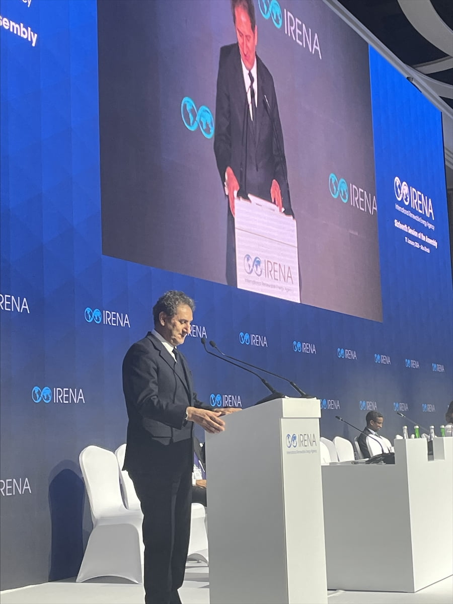 Uluslararası Yenilenebilir Enerji Ajansı (IRENA) Genel Direktörü Francesco La Camera (solda), ...