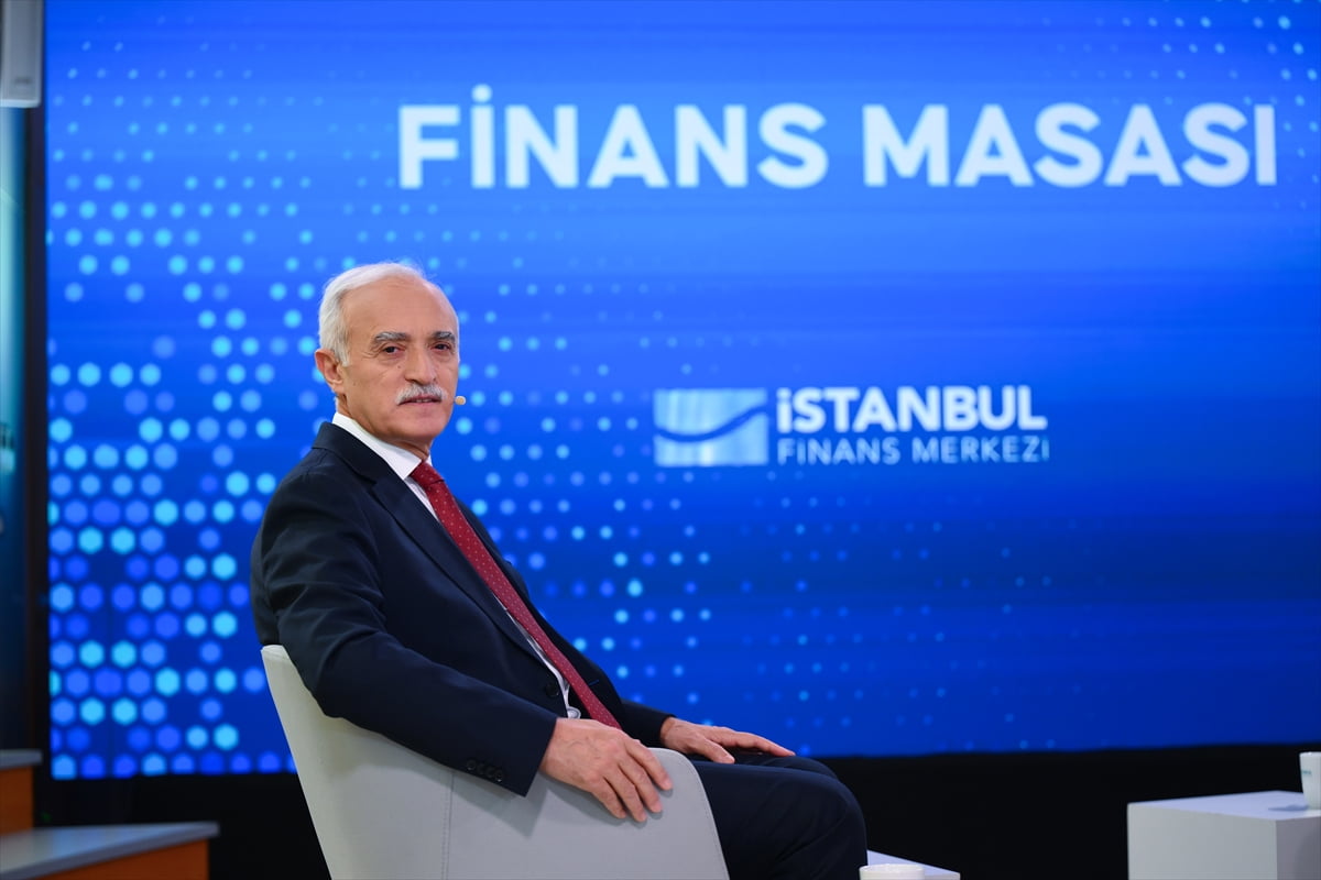 Dış Ekonomik İlişkiler Kurulu (DEİK) Başkanı Nail Olpak (solda), İstanbul Finans Merkezinin...