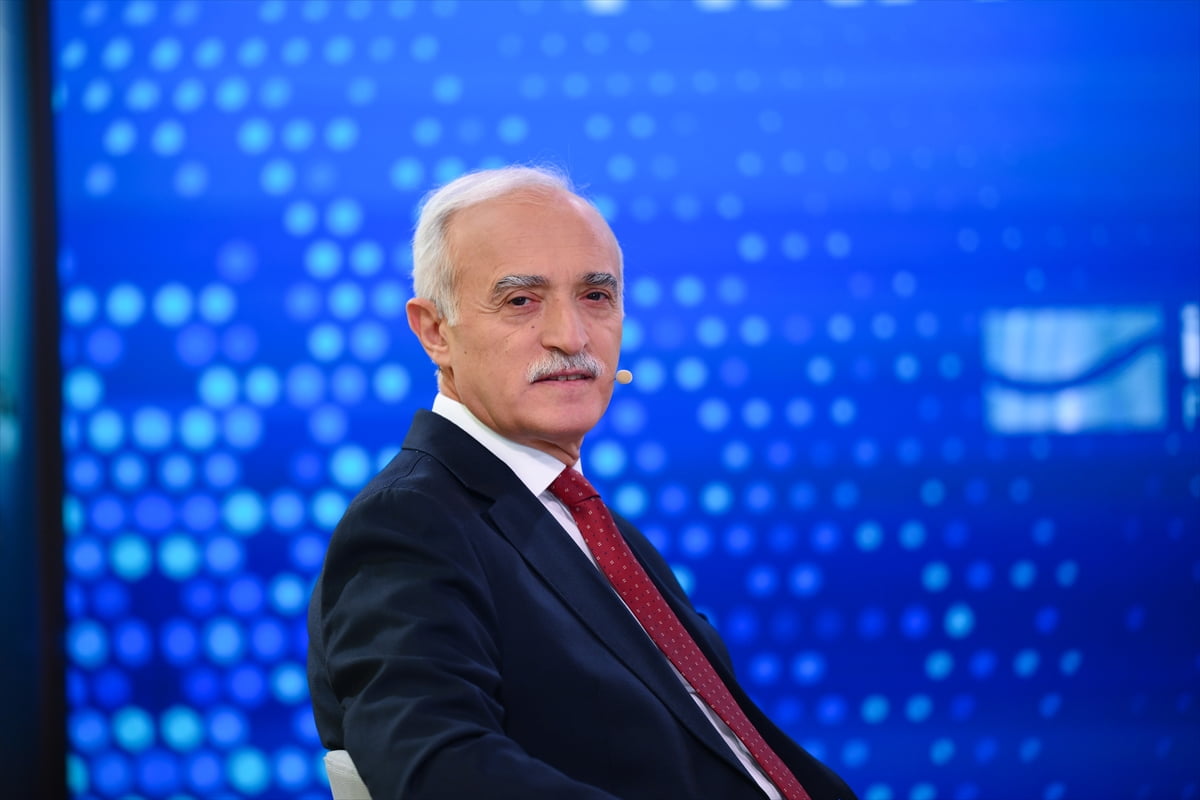 Dış Ekonomik İlişkiler Kurulu (DEİK) Başkanı Nail Olpak (solda), İstanbul Finans Merkezinin...