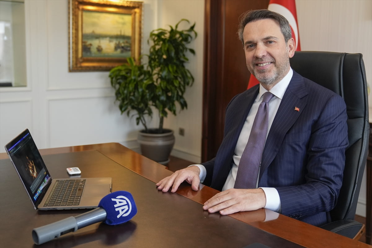 Enerji ve Tabii Kaynaklar Bakanı Alparslan Bayraktar, Anadolu Ajansının (AA) gözünden 2025'e damga...