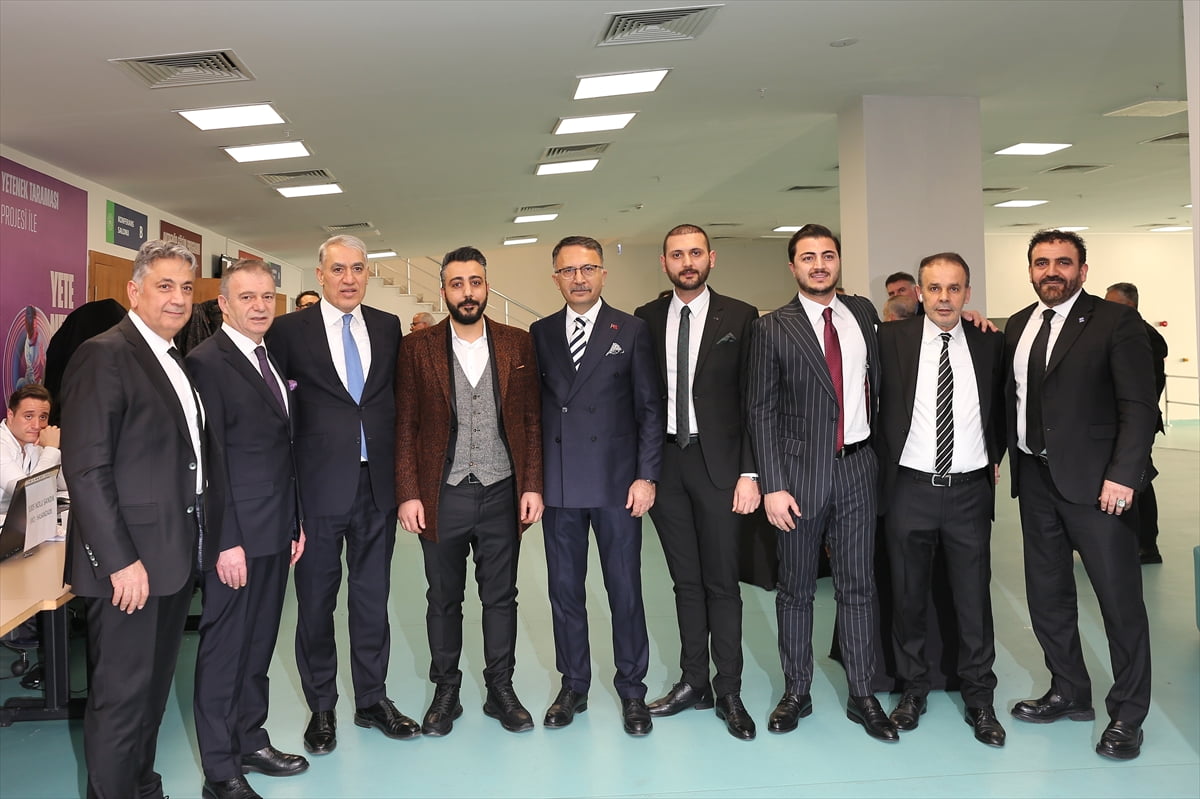  İstanbul Kuyumcular Odasında (İKO) iki dönemdir başkanlık görevini yürüten Mustafa Atayık, tek...