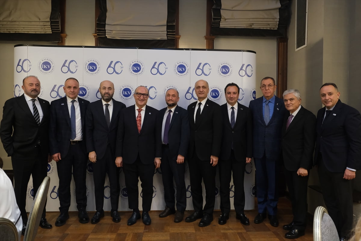 İktisadi Kalkınma Vakfının 60'ıncı yılını kutladığı etkinlik, iş ve siyaset dünyasından isimlerin...