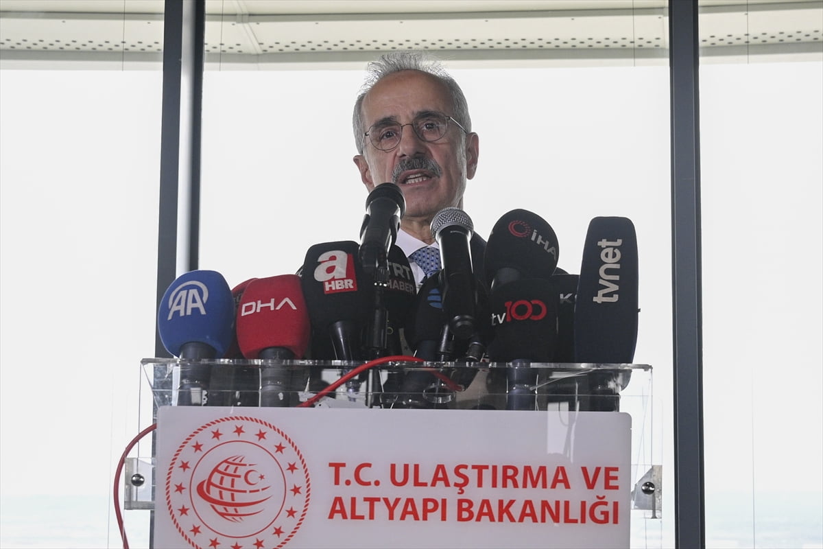 Ulaştırma ve Altyapı Bakanı Abdulkadir Uraloğlu, Ankara Esenboğa Havalimanı'nda yapımı tamamlanan...