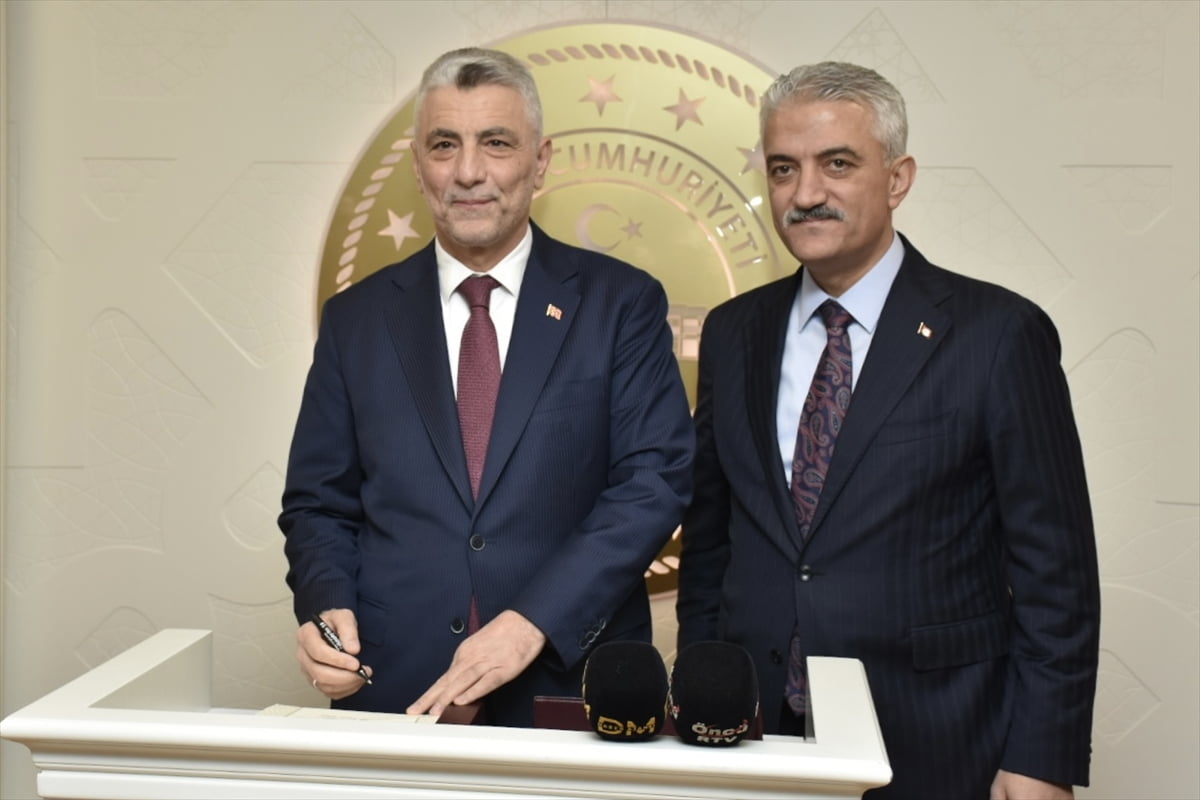 Ticaret Bakanı Ömer Bolat, Düzce Valiliğini ziyaret etti.