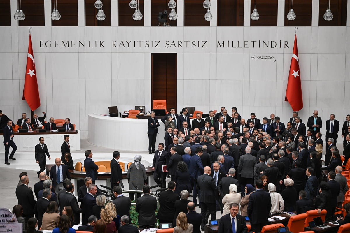 En düşük emekli aylığının artırılmasını da içeren Bazı Kanunlarda ve 375 Sayılı Kanun Hükmünde...