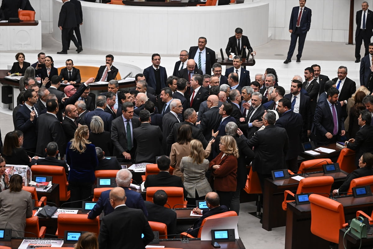 En düşük emekli aylığının artırılmasını da içeren Bazı Kanunlarda ve 375 Sayılı Kanun Hükmünde...