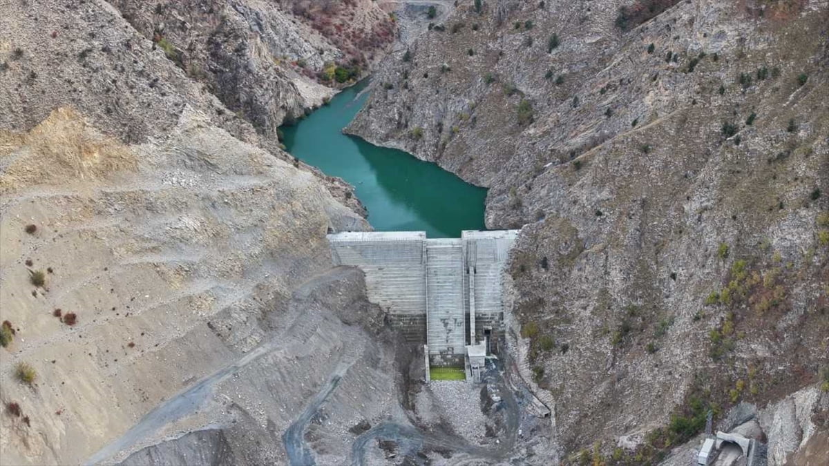 Erzurum'da inşa edilen Uzundere Barajı ve İspir Madenköprü Barajı ile toplam 1 milyon 546 bin...