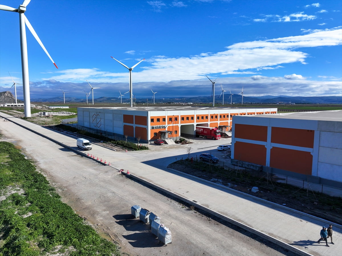 İzmir'in kuzeyinde 2024 yılında kurulan ve konumuyla yatırımcısına lojistik avantaj sunan Batı...