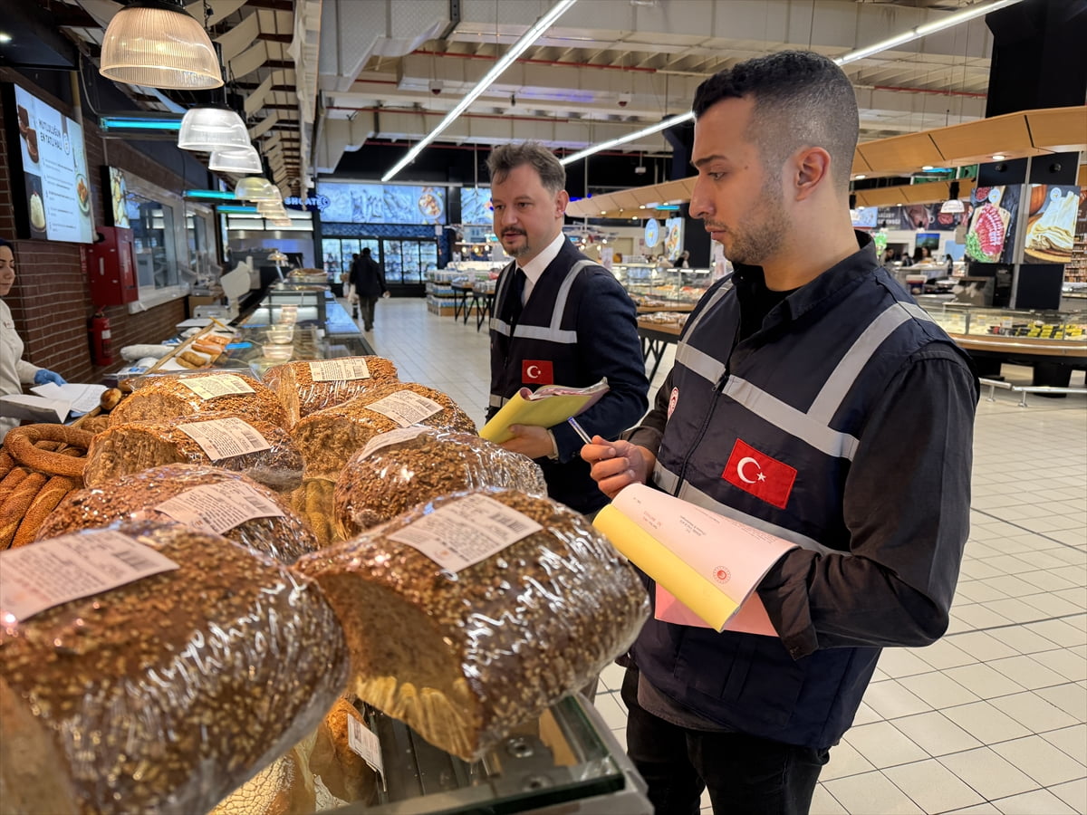 İzmir'de ramazan ayı öncesi fahiş fiyat artışlarının önüne geçilmesi amacıyla denetim...