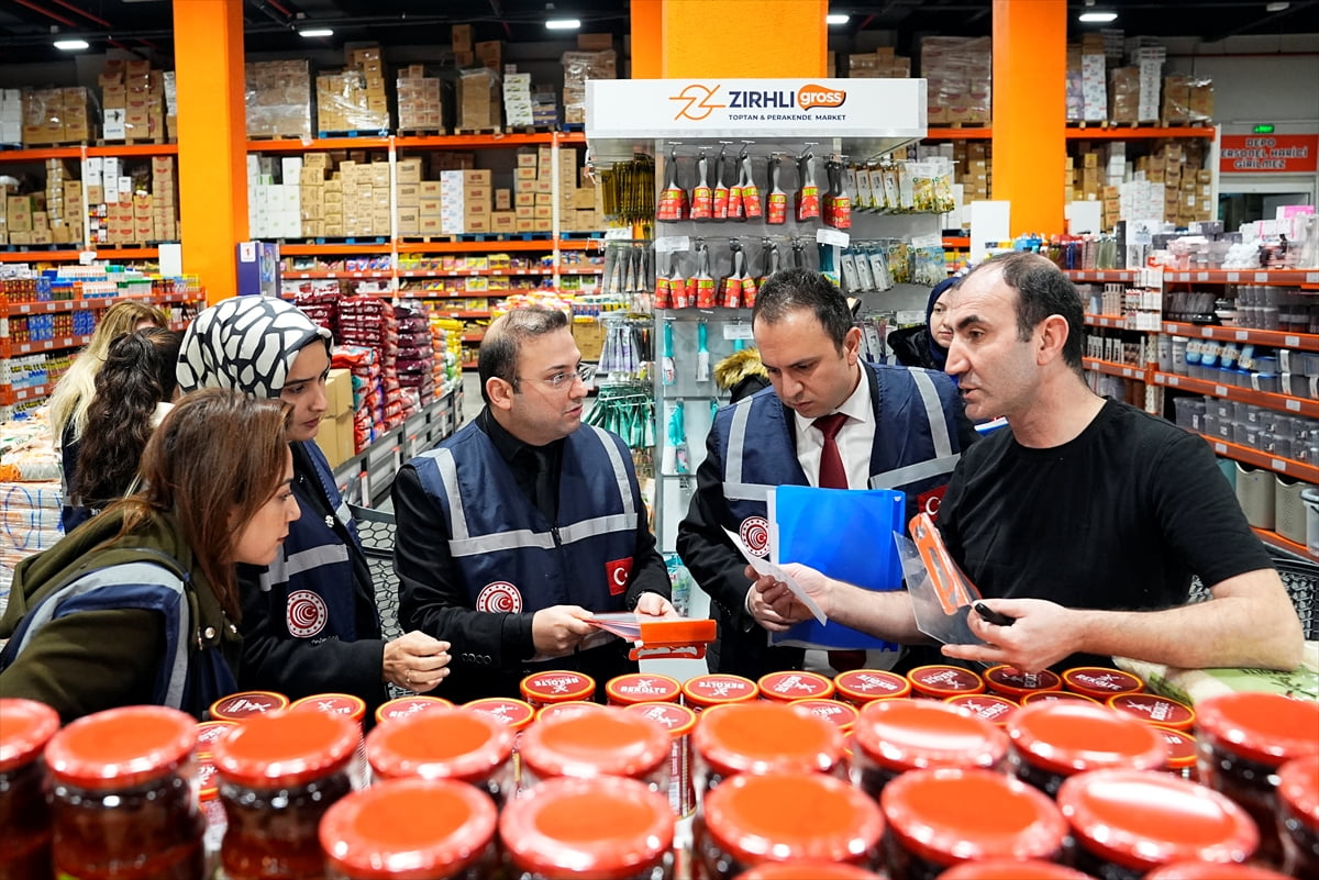 İstanbul Ticaret İl Müdürlüğü ekipleri, ramazan ayı öncesinde kent genelinde fiyat incelemeleri...