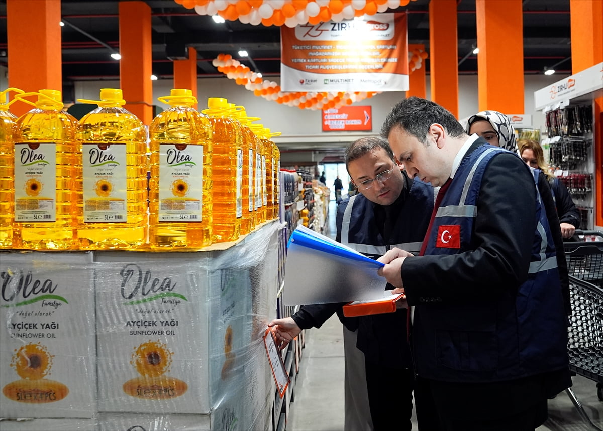 İstanbul Ticaret İl Müdürlüğü ekipleri, ramazan ayı öncesinde kent genelinde fiyat incelemeleri...