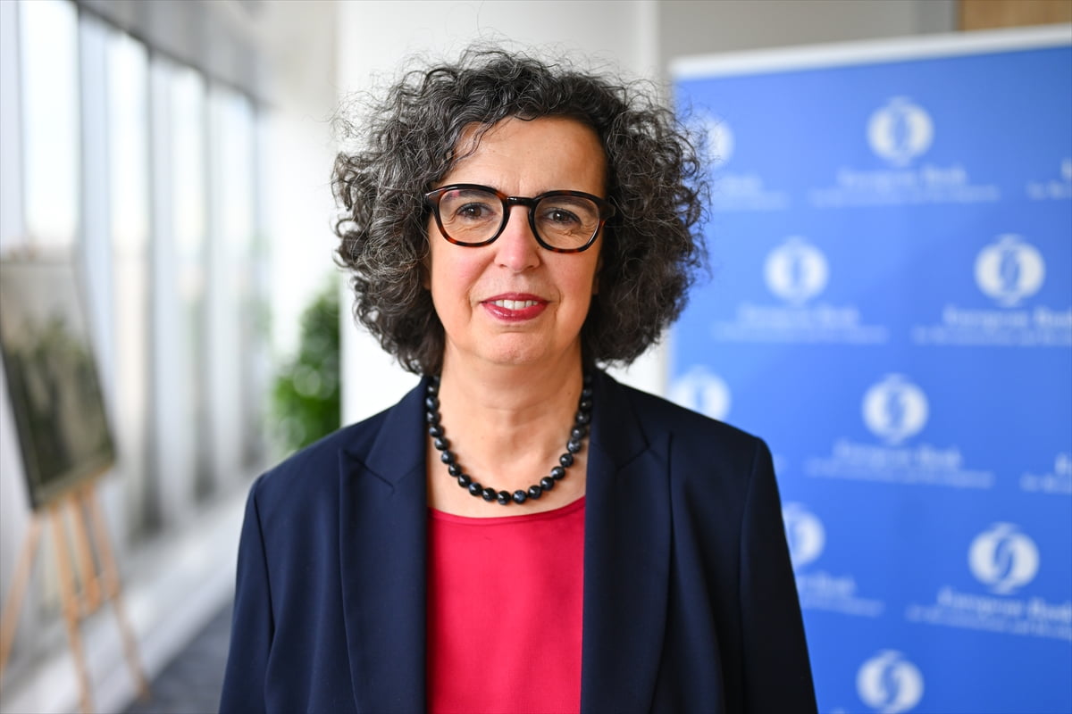 EBRD Türkiye ve Kafkaslar Yönetici Direktörü Elisabetta Falcetti, AA muhabirine açıklamalarda...