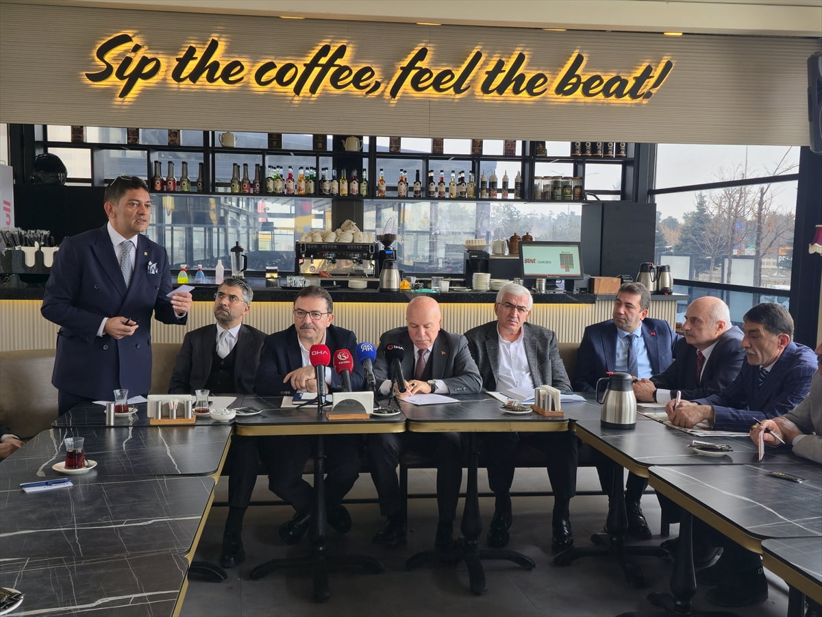 Erzurum'da kırmızı et sektörünün sorunlarına ilişkin istişare toplantısı düzenlendi. AK Parti...