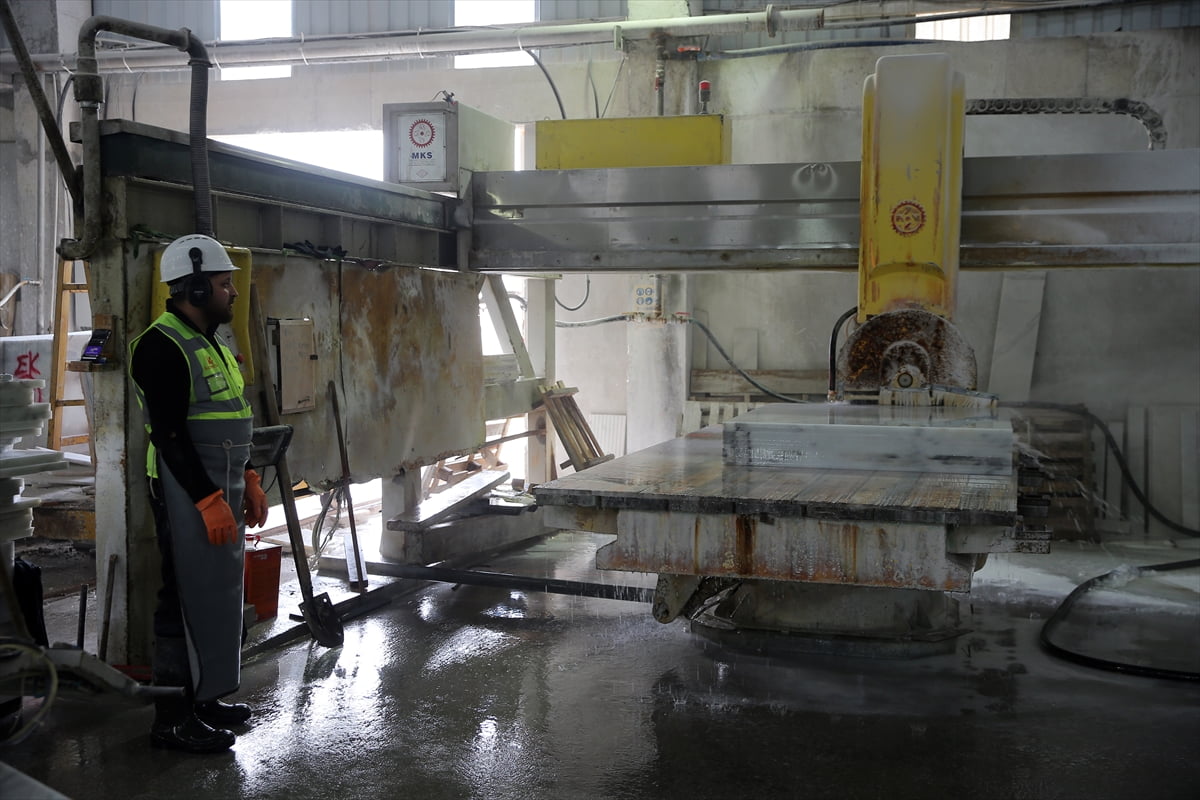 Türkiye mermer üretiminin yaklaşık yüzde 20'sinin gerçekleştirildiği Muğla'daki işletmeler, 60...