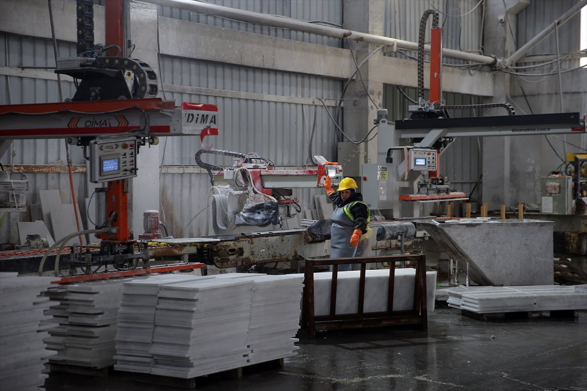 Türkiye mermer üretiminin yaklaşık yüzde 20'sinin gerçekleştirildiği Muğla'daki işletmeler, 60...