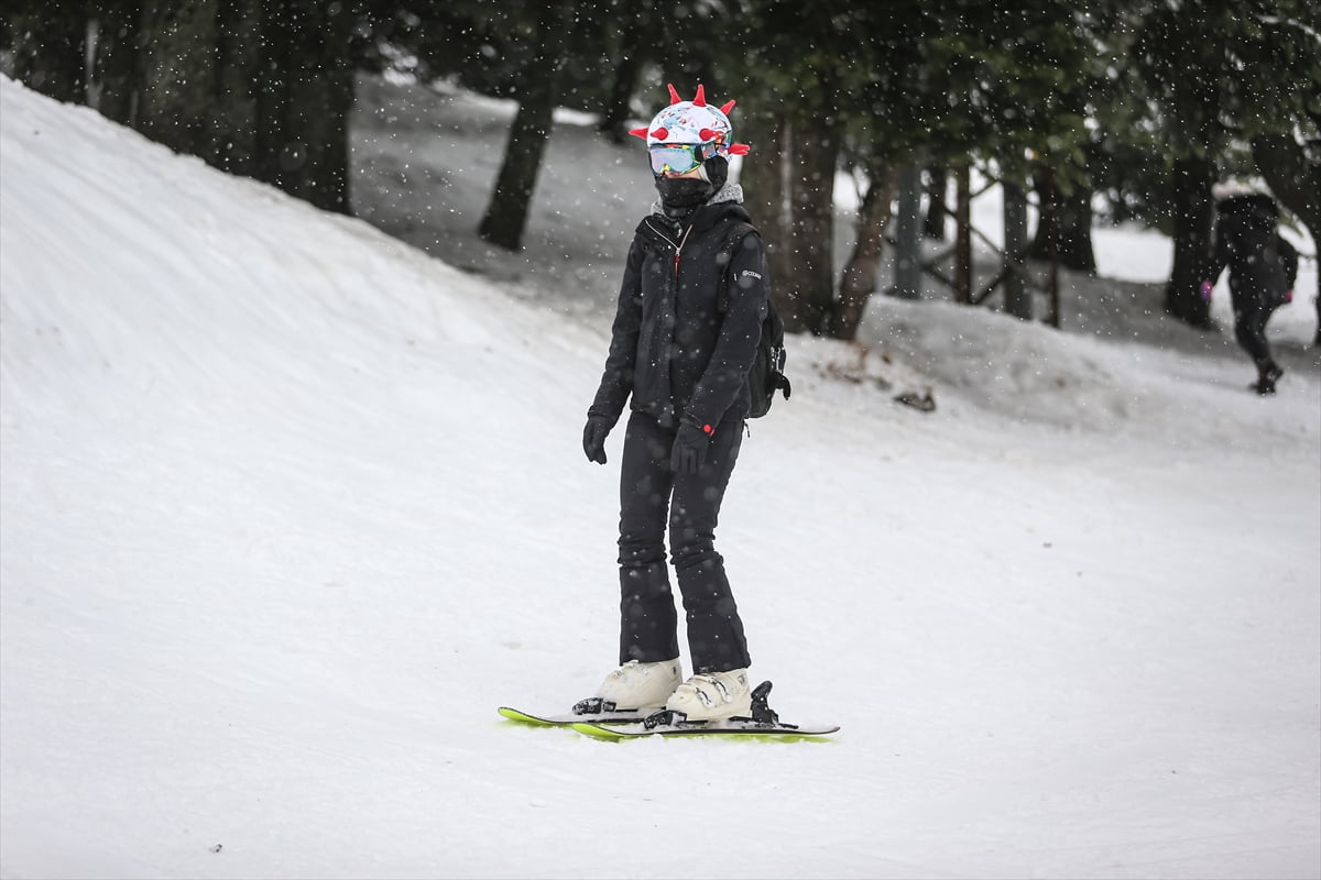 Bursa merkezden kara yoluyla yaklaşık 40 kilometre uzaklıkta bulunan ve ayrıca 9 kilometrelik...