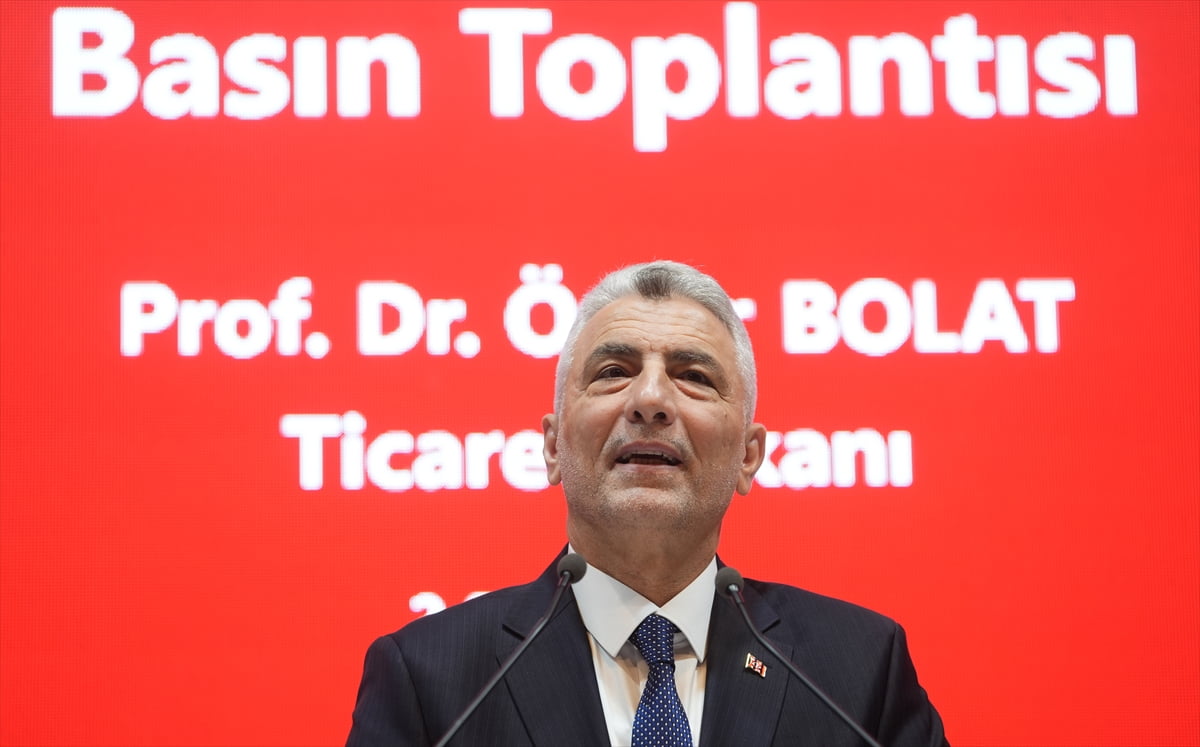  Ticaret Bakanı Ömer Bolat, Türkiye İhracatçılar Meclisi (TİM) Başkanı Mustafa Gültepe ile Ticaret...