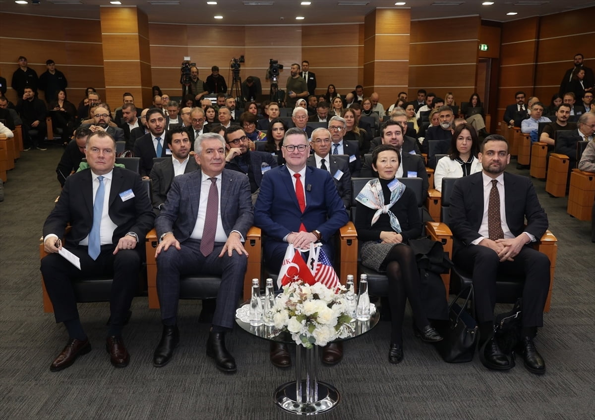 ABD İstanbul Başkonsolosu Michael Lally ile İstanbul Sanayi Odası (İSO) Yönetim Kurulu Başkanı...