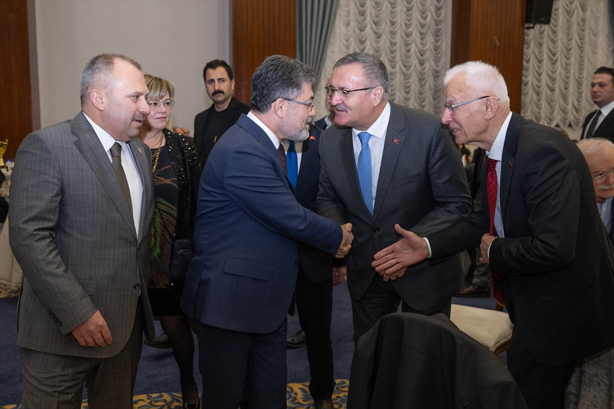 Tarım ve Orman Bakanı İbrahim Yumaklı (solda), Başkent Millet Bahçesi'nde düzenlenen, Kastamonu...