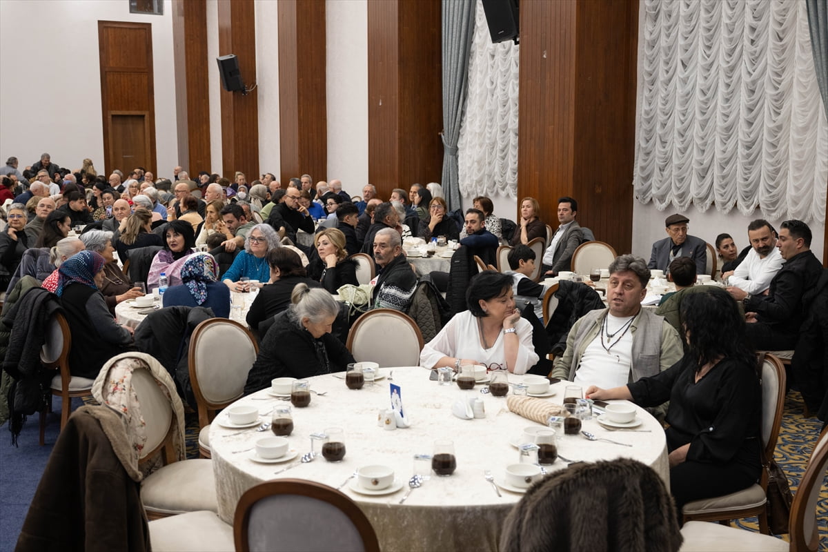 Tarım ve Orman Bakanı İbrahim Yumaklı (solda), Başkent Millet Bahçesi'nde düzenlenen, Kastamonu...