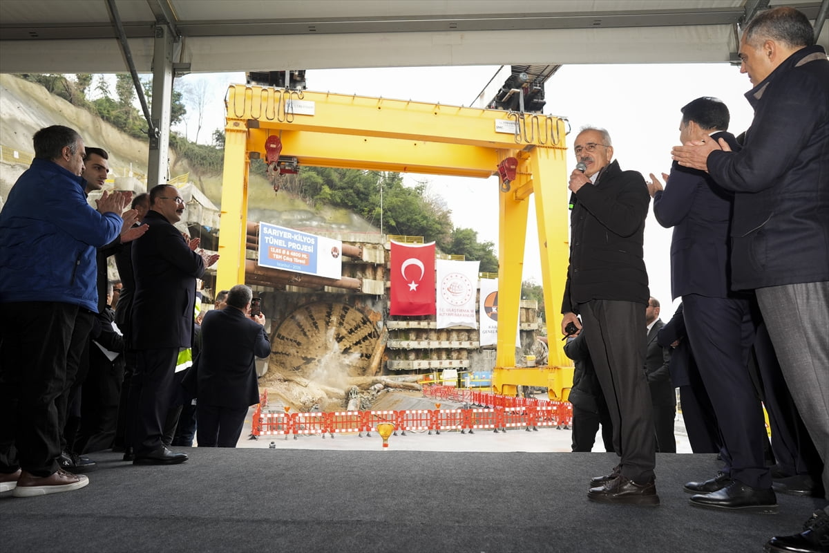 Ulaştırma ve Altyapı Bakanı Abdulkadir Uraloğlu (sol 5), 'Sarıyer-Kilyos Tünel Projesi TBM Çıkış...