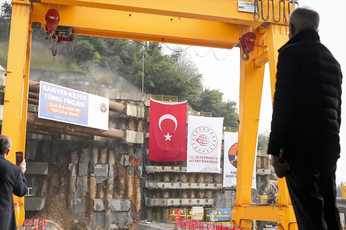 Ulaştırma ve Altyapı Bakanı Abdulkadir Uraloğlu (sol 5), 'Sarıyer-Kilyos Tünel Projesi TBM Çıkış...