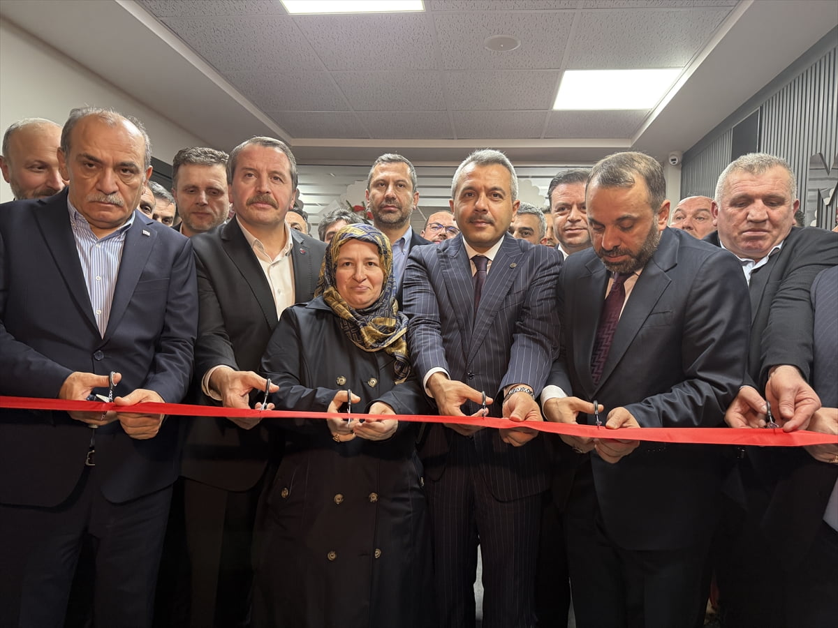 Memur-Sen ve Eğitim-Bir-Sen Genel Başkanı Ali Yalçın (fotoğrafta), Memur-Sen Rize İl...