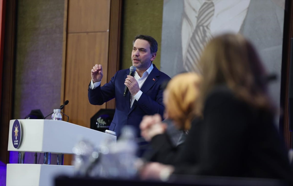 Enerji ve Tabii Kaynaklar Bakanı Alparslan Bayraktar, Ankara Kızılcahamam’da düzenlenen AK Parti...