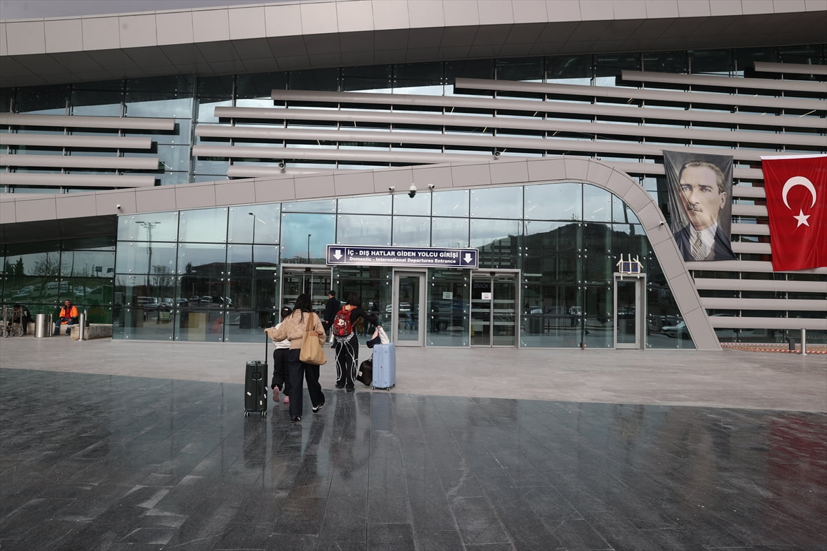 Nevşehir Kapadokya Havalimanı'nın genişletilmesi kapsamında birinci etap inşaat çalışmasının...