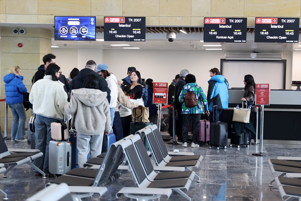 Nevşehir Kapadokya Havalimanı'nın genişletilmesi kapsamında birinci etap inşaat çalışmasının...
